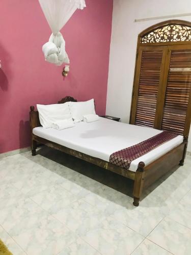 Basic Triple Room image 3