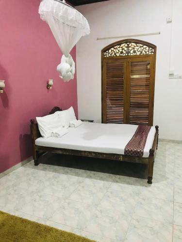 Basic Triple Room image 9