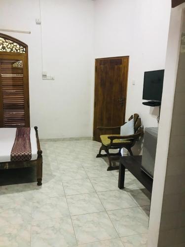 Basic Triple Room image 1