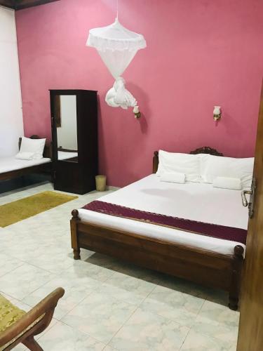 Basic Triple Room image 2