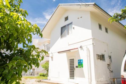 오키나와 본섬 沖縄といえばココ！！美ら海水族館徒歩圏内！ビーチにBBQに星空観察　隠れ家的貸切一軒家 (沖縄といえばココ！！美ら海水族館徒歩圏内！ビーチにBBQに星空観察　隠れ家的貸切一軒家) 2성급 싱글룸 수영장