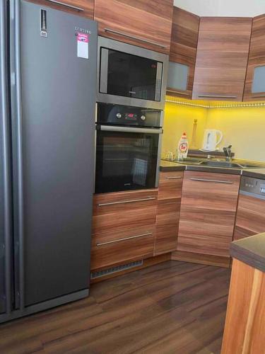 Priestranný 3 izb. apartmán v centre s parkovaním.