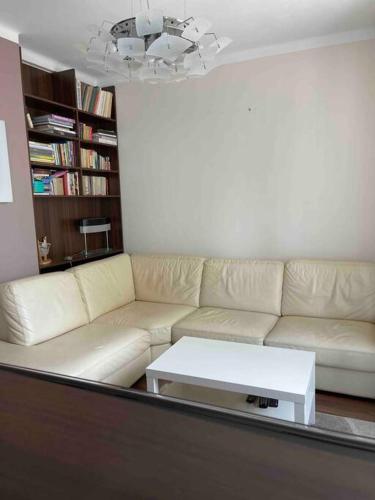 Priestranný 3 izb. apartmán v centre s parkovaním.