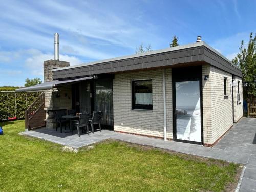 Holiday home near the beach in Tossens