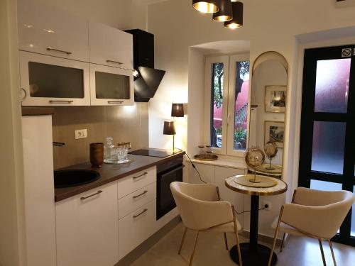 Split Old Town Oasis Room Type - One-Bedroom Apartment