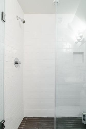Decompress in the Zen Surroundings of a Cozy Carriage House in Washington, USA