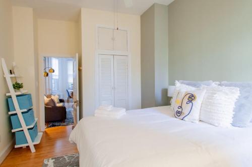 Classy 1-BR Flat Nestled Between Dupont & Logan in Washington, USA