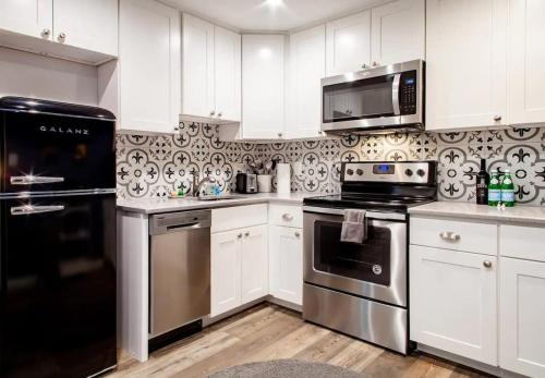 Fantastic Falls Church HomeBase for DC area travel in Arlington, USA