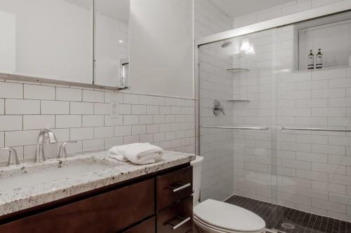2BR - Near Corridor DC Streetcar Union Station - image 4