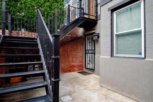 2BR - Near Corridor DC Streetcar Union Station - image 5