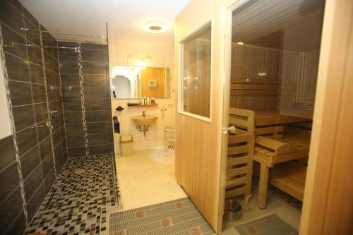 Sauna, Pension Weinberg mit Landhaus Nizza in Gleisweiler