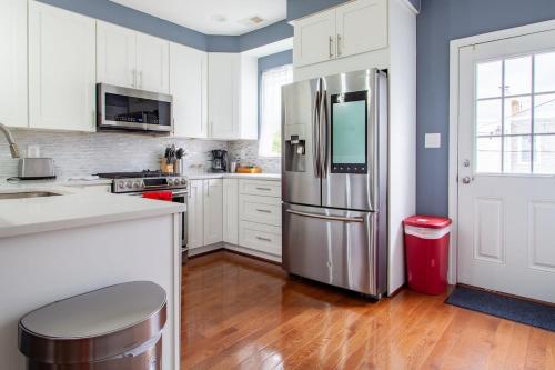 A Homestay in One of DCs Best Neighborhoods 4-Bedroom Petworth Townhome in Washington, USA