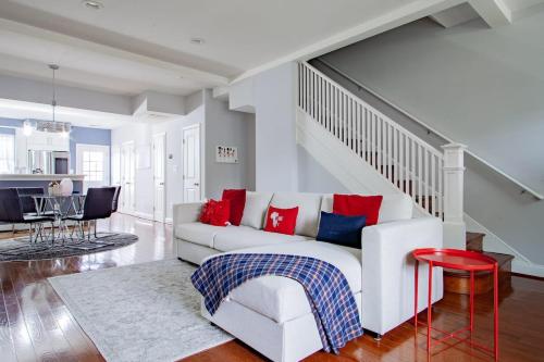 A Homestay in One of DCs Best Neighborhoods 4-Bedroom Petworth Townhome in Washington, USA