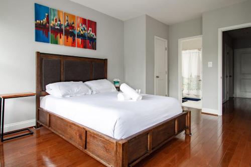 A Homestay in One of DCs Best Neighborhoods 4-Bedroom Petworth Townhome in Washington, USA