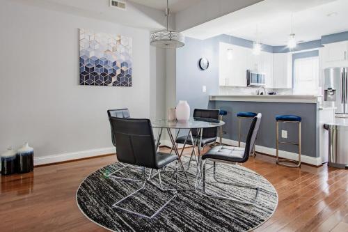 A Homestay in One of DCs Best Neighborhoods 4-Bedroom Petworth Townhome in Washington, USA