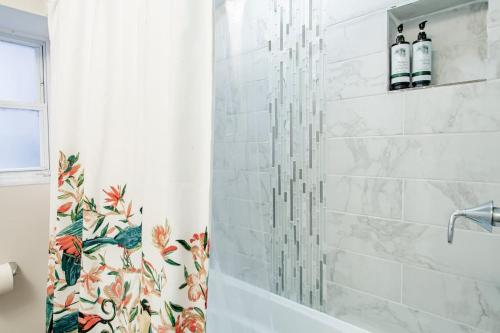 Lux CoHi Cove Walk to METRO Subway Shopping Howard Univ Medstar Lux CoHi Cove Walk to METRO Subway Shopping Howard Univ Medstar