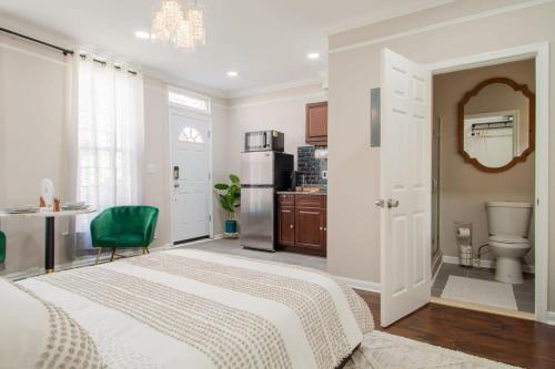 Little Penthouse in Little Italy Near Inner Harbor Studio in Baltimore, USA