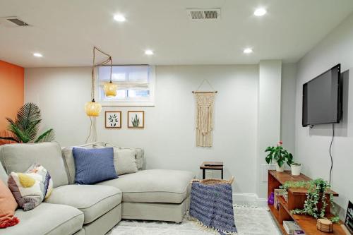 Private 1-BR DC Residential-Style Stay Parking in Washington, USA
