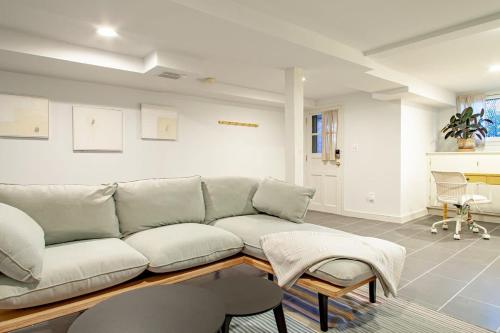 Spacious 1BR NW Garden Apartment Walkers Dream in Washington, USA