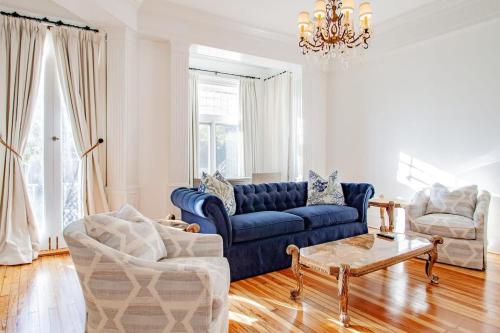 LUXE Kalorama 5-BR Townhome Close to Dupont Circle LUXE Kalorama 5-BR Townhome Close to Dupont Circle