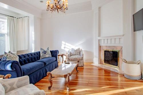 LUXE Kalorama 5-BR Townhome Close to Dupont Circle LUXE Kalorama 5-BR Townhome Close to Dupont Circle