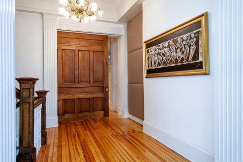 LUXE Kalorama 5-BR Townhome Close to Dupont Circle LUXE Kalorama 5-BR Townhome Close to Dupont Circle