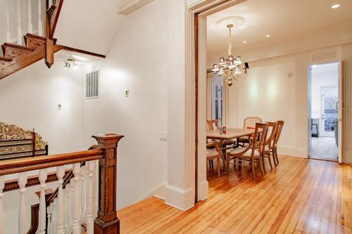 LUXE Kalorama 5-BR Townhome Close to Dupont Circle LUXE Kalorama 5-BR Townhome Close to Dupont Circle