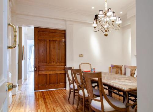 LUXE Kalorama 5-BR Townhome Close to Dupont Circle LUXE Kalorama 5-BR Townhome Close to Dupont Circle