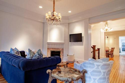 LUXE Kalorama 5-BR Townhome Close to Dupont Circle LUXE Kalorama 5-BR Townhome Close to Dupont Circle