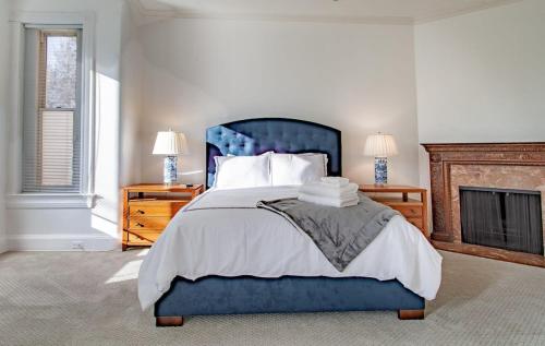 LUXE Kalorama 5-BR Townhome Close to Dupont Circle LUXE Kalorama 5-BR Townhome Close to Dupont Circle