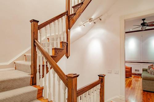 LUXE Kalorama 5-BR Townhome Close to Dupont Circle LUXE Kalorama 5-BR Townhome Close to Dupont Circle