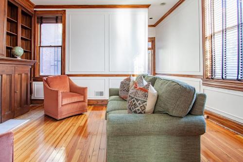 LUXE Kalorama 5-BR Townhome Close to Dupont Circle LUXE Kalorama 5-BR Townhome Close to Dupont Circle