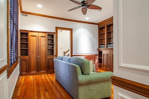 LUXE Kalorama 5-BR Townhome Close to Dupont Circle LUXE Kalorama 5-BR Townhome Close to Dupont Circle