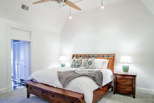 LUXE Kalorama 5-BR Townhome Close to Dupont Circle LUXE Kalorama 5-BR Townhome Close to Dupont Circle