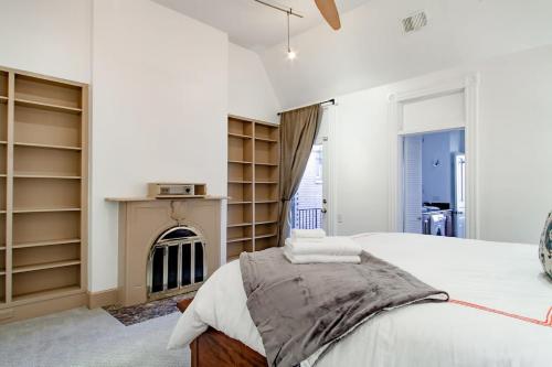 LUXE Kalorama 5-BR Townhome Close to Dupont Circle LUXE Kalorama 5-BR Townhome Close to Dupont Circle