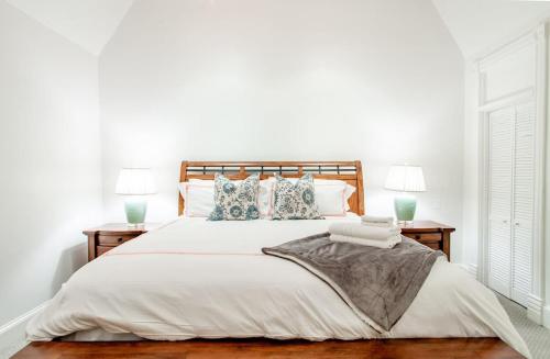 LUXE Kalorama 5-BR Townhome Close to Dupont Circle LUXE Kalorama 5-BR Townhome Close to Dupont Circle