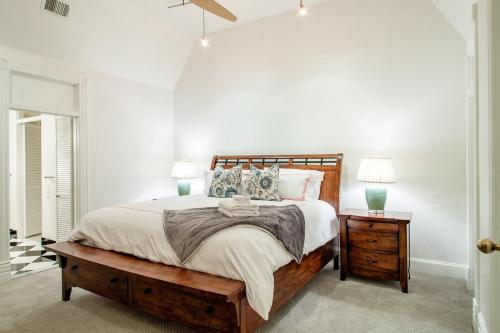 LUXE Kalorama 5-BR Townhome Close to Dupont Circle LUXE Kalorama 5-BR Townhome Close to Dupont Circle