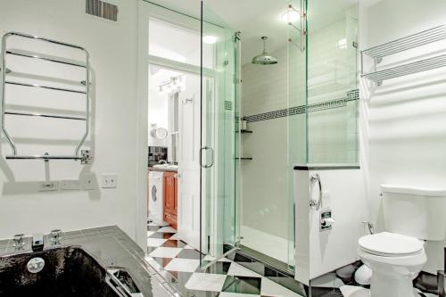 LUXE Kalorama 5-BR Townhome Close to Dupont Circle LUXE Kalorama 5-BR Townhome Close to Dupont Circle