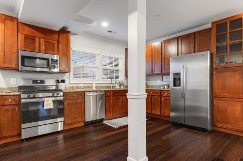 Exceptional 4-BR Homestay near Rock Creek Park in Washington, USA