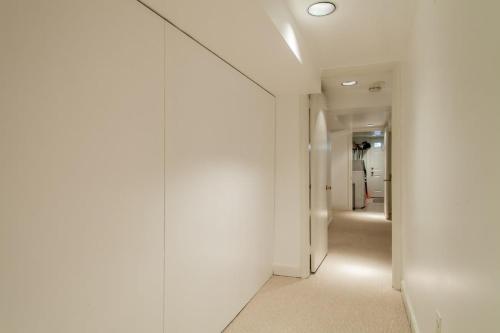 LUXE Kalorama 5-BR Townhome Close to Dupont Circle LUXE Kalorama 5-BR Townhome Close to Dupont Circle