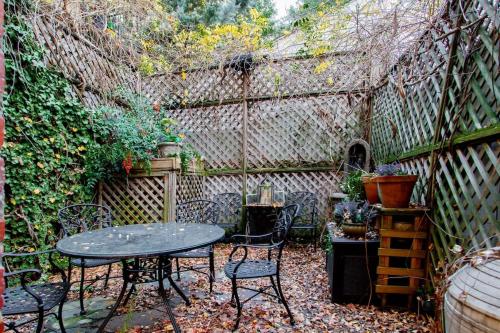 LUXE Kalorama 5-BR Townhome Close to Dupont Circle LUXE Kalorama 5-BR Townhome Close to Dupont Circle