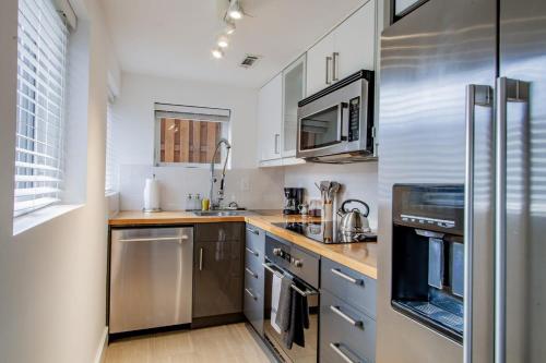 2-BR Petworth Pad Walk to METRO Subway in Washington, USA