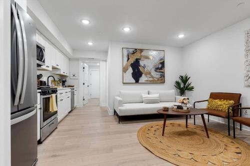 Excellent 2-BR Condo in Hip Area of DC