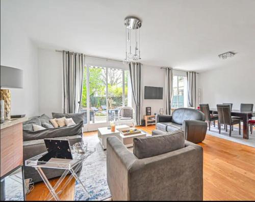 Beautiful 3 bdr apartment with garden close to Champs-Elysées - Location saisonnière - Neuilly-sur-Seine