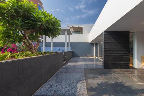 Casa Palmera by JadeCaps Bay View & Pool Airport