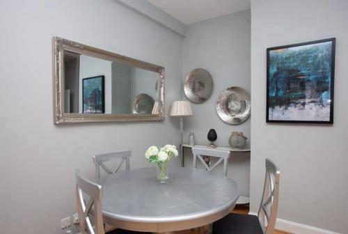 Modern and refurbished Flat in Merchant City, Glasgow (photo 5)