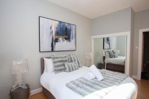 Modern and refurbished Flat in Merchant City, Glasgow (photo 8)
