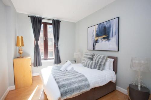 Modern and refurbished Flat in Merchant City, Glasgow (photo 7)
