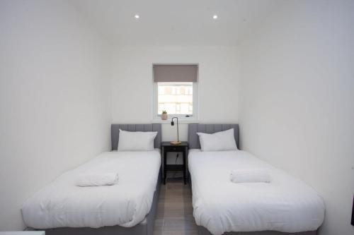 Bright Central Flat with Balcony and Free Parking, Glasgow (photo 7)