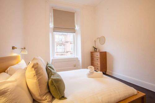 Stunning 2 bed property in heart of West End, Glasgow (photo 9)